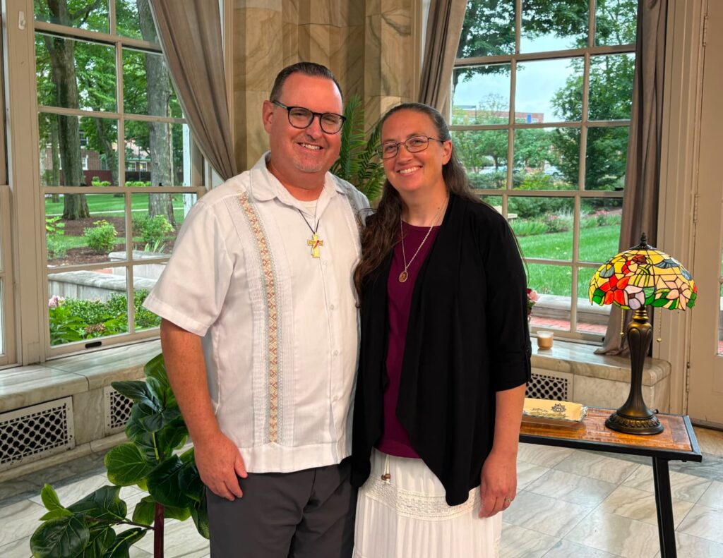 Deacon Chris and Patti Gutiérrez of Gente Puente